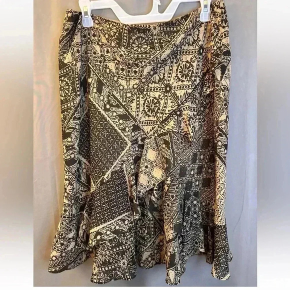 Chaps Dresses & Skirts - Chaps Women’s Floral Geometric Ruffle Black Gold Lined Skirt Med Euc